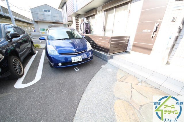 エルカーサの駐車場