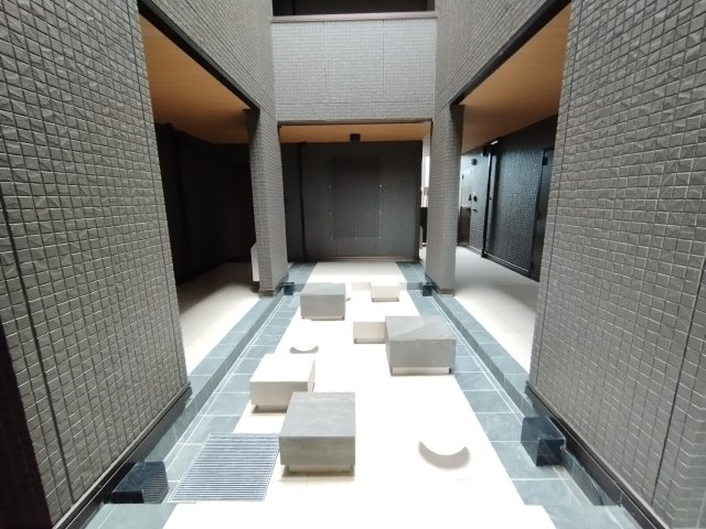 グレイスガーデン赤渋のエントランス