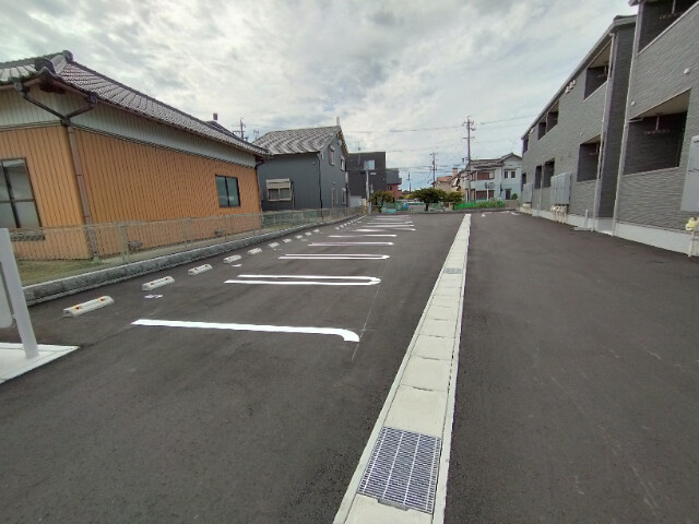 シャン・ド・フルールＳの駐車場