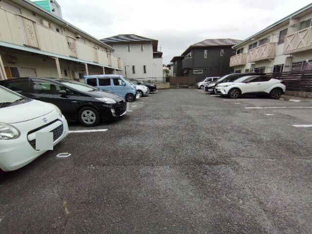 エバーグリーンＢの駐車場