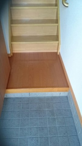 イースト　スクエア　Ａの玄関