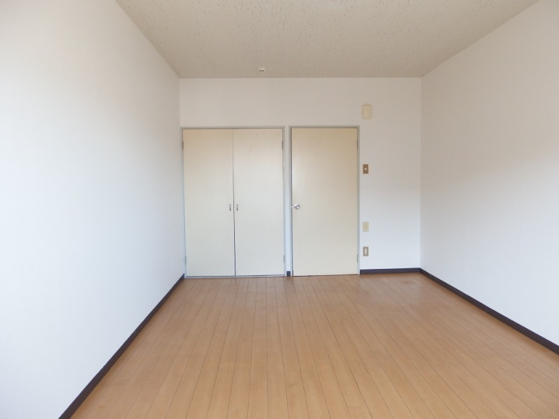 Ｋマンションの洋室