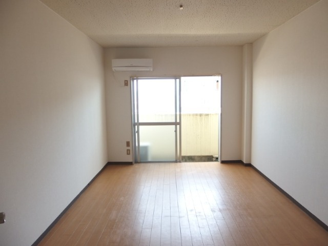 Ｋマンションの居間・リビング