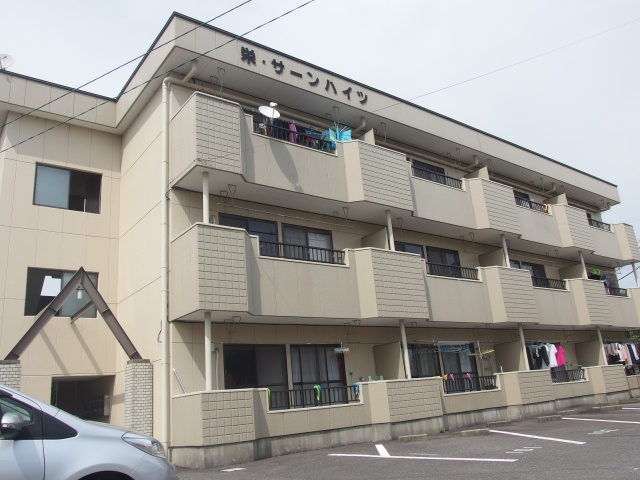 栄サンハイツの外観