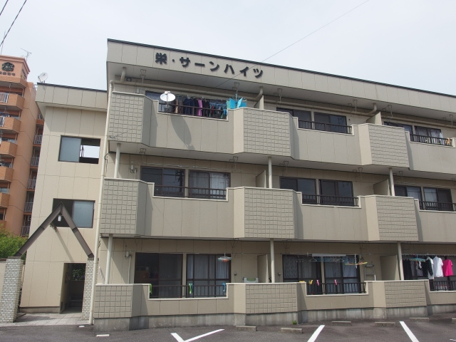 栄サンハイツの外観