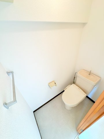 ウラックスビルのトイレ|他号室の写真の為異なる場合は、現況優先とします。