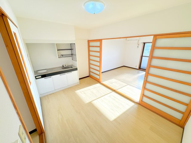 ウラックスビルの居間・リビング|他号室の写真の為異なる場合は、現況優先とします。