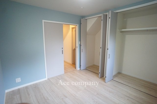 【子供部屋】 | 八尾市水越3丁目 | 【1階：洋室5.7帖】クローゼット・物入収納完備です♪