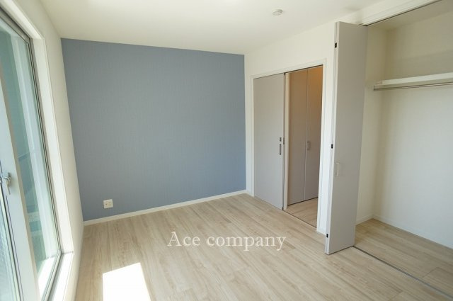 【寝室】 | 八尾市水越3丁目 | 【3階：南側洋室6.4帖】クローゼット完備です♪