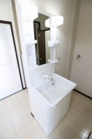 明るい洗面所です