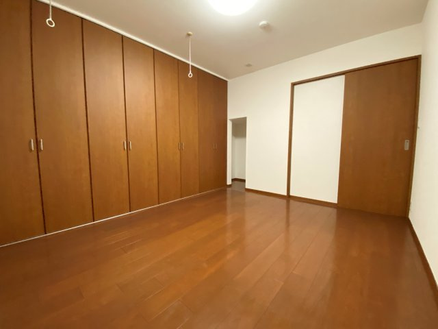 茅ヶ崎市菱沼一丁目戸建の洋室