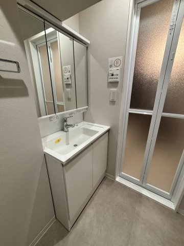 綾瀬ファイナンスの独立洗面台