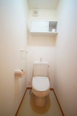 フォレストタウンⅠのトイレ|落ち着いた色調のトイレです