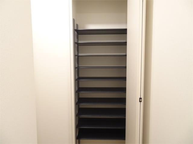 狛江市駒井町３丁目のアパートの収納