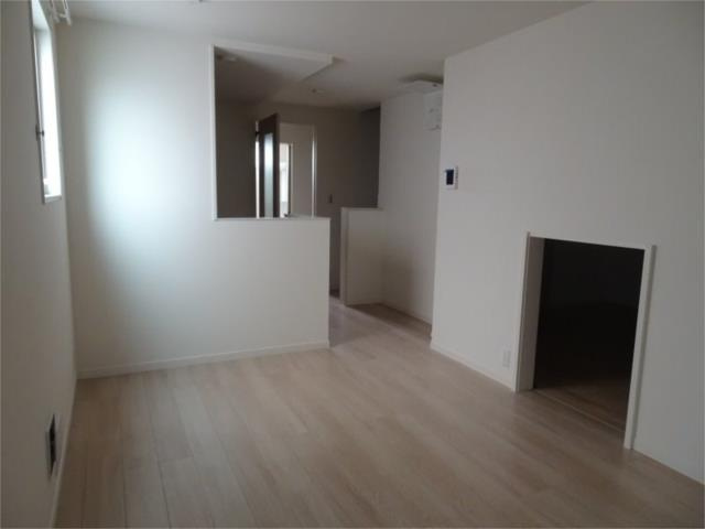 狛江市駒井町３丁目のアパートの居間・リビング