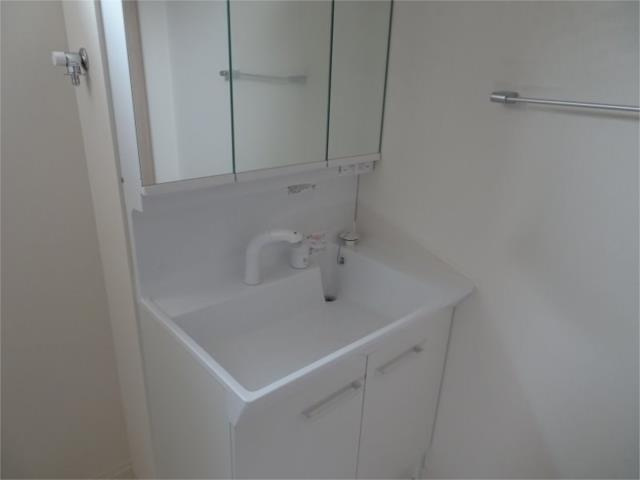 狛江市駒井町３丁目のアパートの洗面所