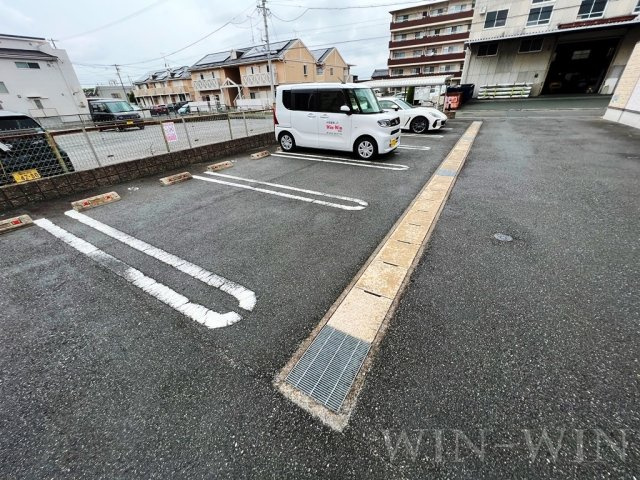 パーク プロムナードメゾンの駐車場