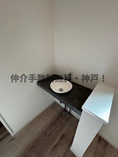 【洗面所】 | 神戸市垂水区泉が丘3丁目　新築戸建　仲介手数料無料！ | 明るい洗面です