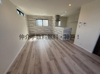 【居間・リビング】 | 神戸市垂水区泉が丘3丁目　新築戸建　仲介手数料無料！ | こちらのリビングで趣味の時間をお楽しみください