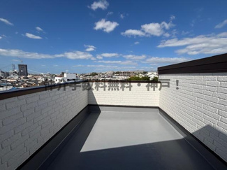 【バルコニー】 | 神戸市垂水区泉が丘3丁目　新築戸建　仲介手数料無料！ | 開放的で明るい空間を演出してくれるバルコニーです