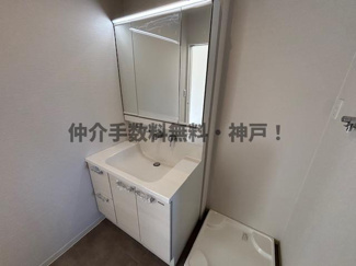 【独立洗面台】 | 神戸市垂水区泉が丘3丁目　新築戸建　仲介手数料無料！ | 独立洗面台、朝の身支度には欠かせません