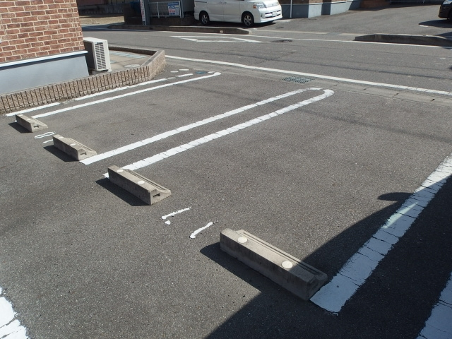 セントラル道本Ｂの駐車場