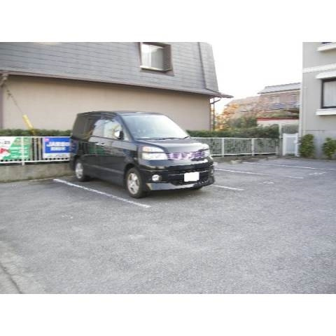 ジョイフル朝日の駐車場