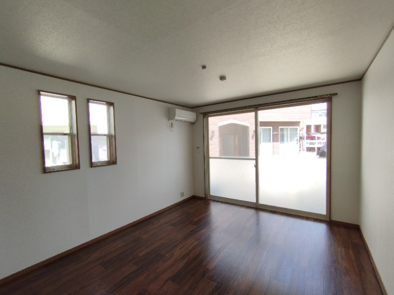 ドエルマルシェＤの居間・リビング