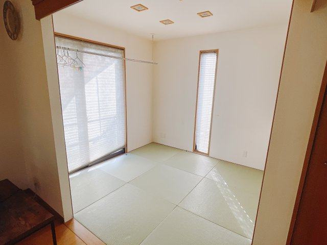 【中古戸建】高崎市上大島町の和室|■1階和室｜和室でしか味わえない畳ならではの香りや素材で和のやすらぎを感じてください♪休日はお子様とお昼寝するのにも最適です！