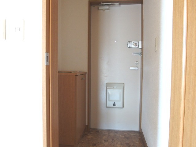 コーポラスハミエールの玄関