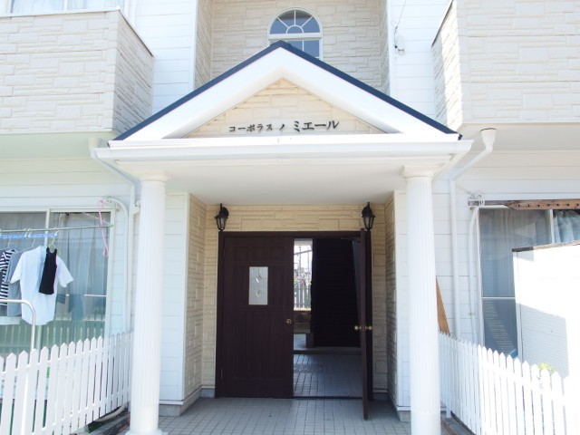 コーポラスハミエールのエントランス