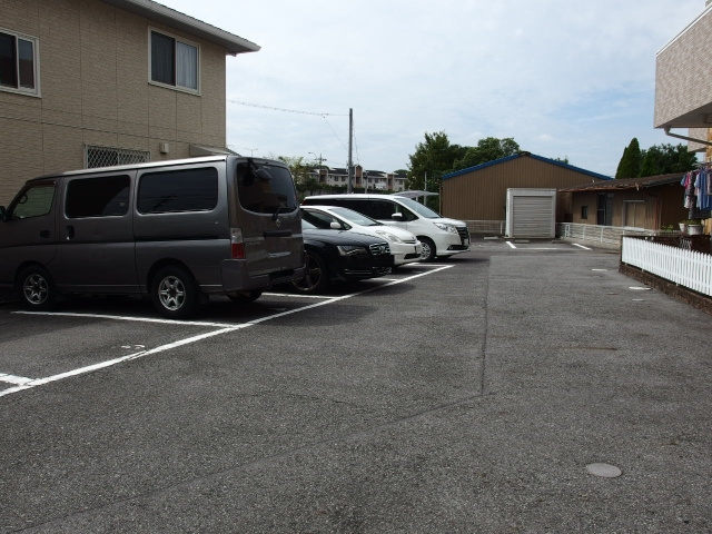 リベルテウィングの駐車場