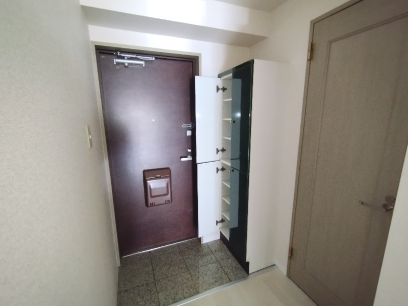 ネオグランデ２１の玄関