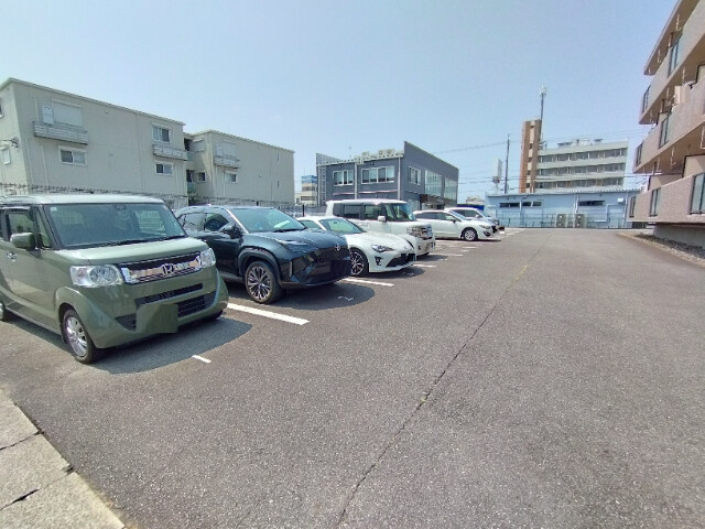 ネオグランデ２１の駐車場