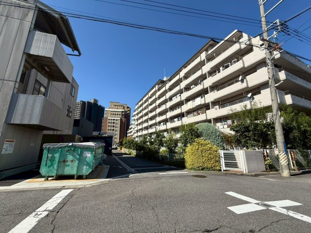 発知ビルの周辺