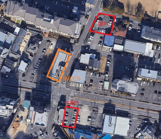 発知ビルの駐車場