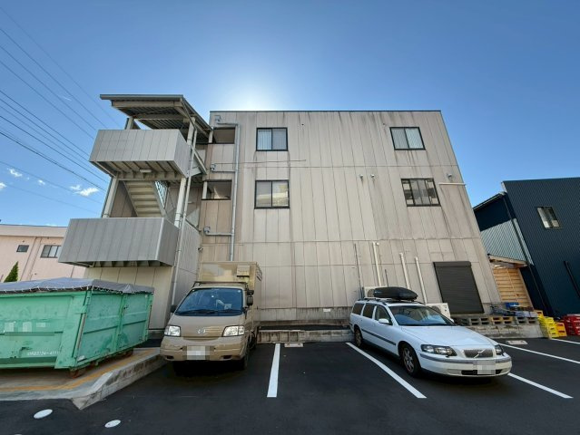 発知ビルの外観