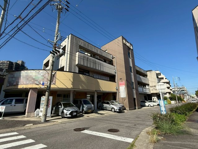 発知ビルの外観