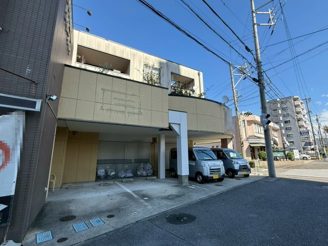 発知ビルの外観