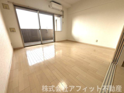 【寝室】 | フラットリア春日 | 洋室8.3帖