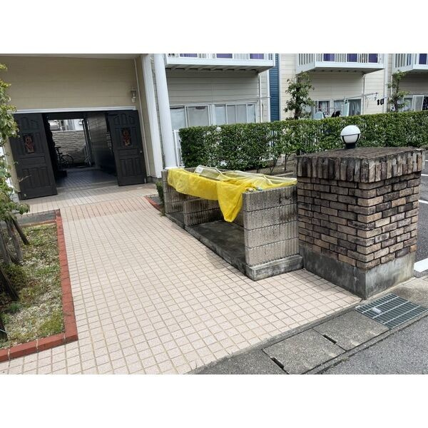 コーポラスノベルティＢ棟のエントランス