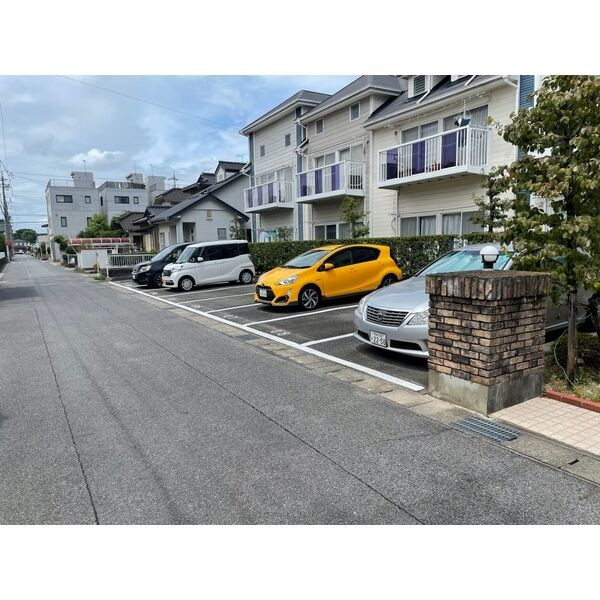 コーポラスノベルティＢ棟の駐車場