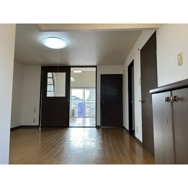 コーポラスノベルティＢ棟の居間・リビング