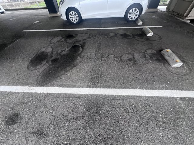 セオコート潤和の駐車場