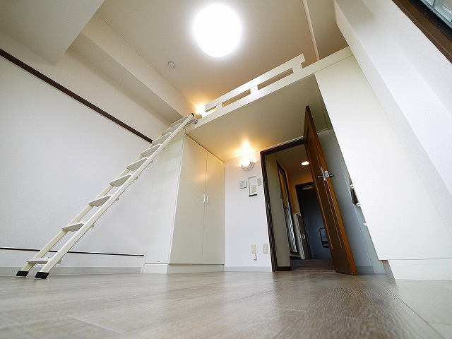 シティパレス西大寺北町Ｐ１の内装|きれいな洋室です