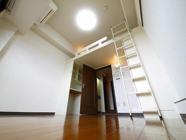 シティパレス西大寺北町Ｐ１の洋室|コンパクトで使いやすい洋室です