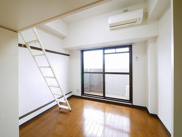 シティパレス西大寺北町Ｐ１の寝室|ゆとりの広さです