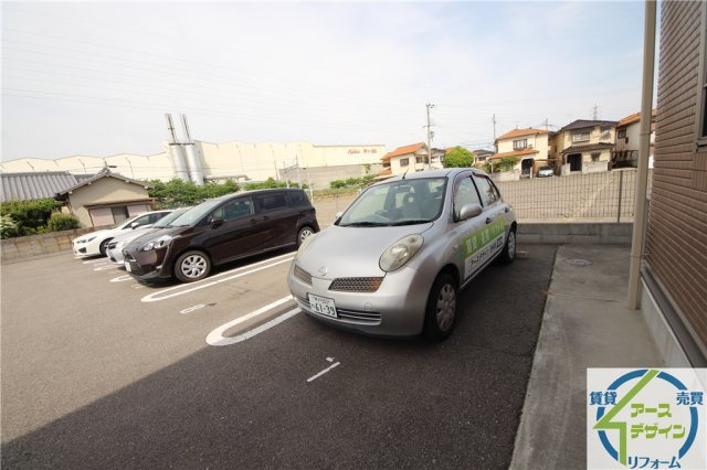 シャルマンの駐車場