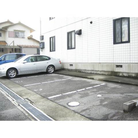アネックス緑丘７の駐車場