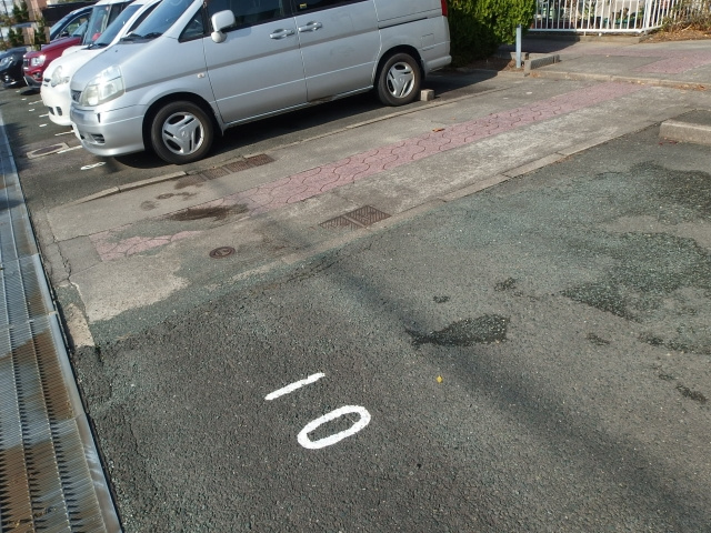 グロリアスⅡの駐車場